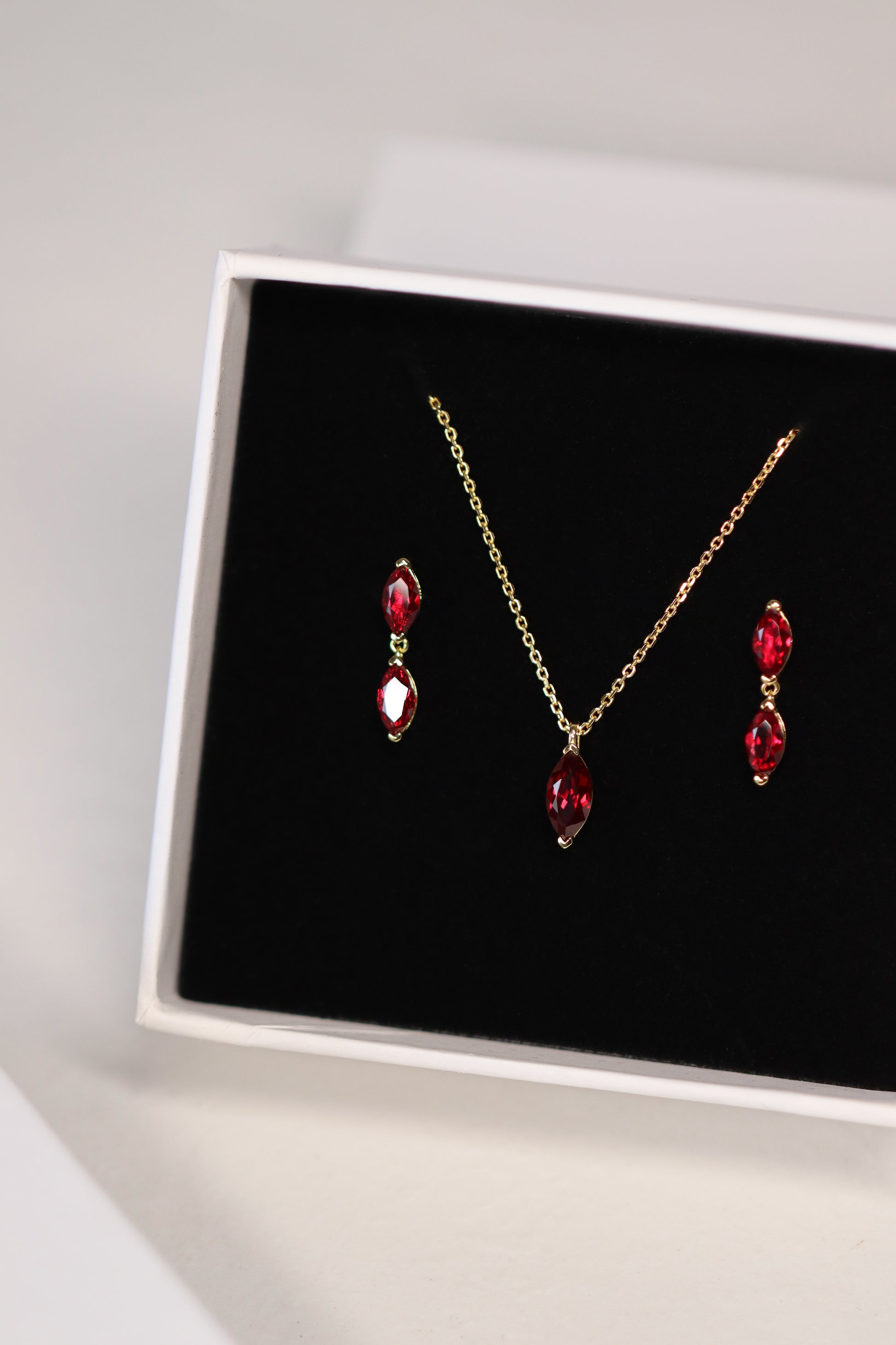 Diana Duo — Necklace &amp; Earrings in Gold