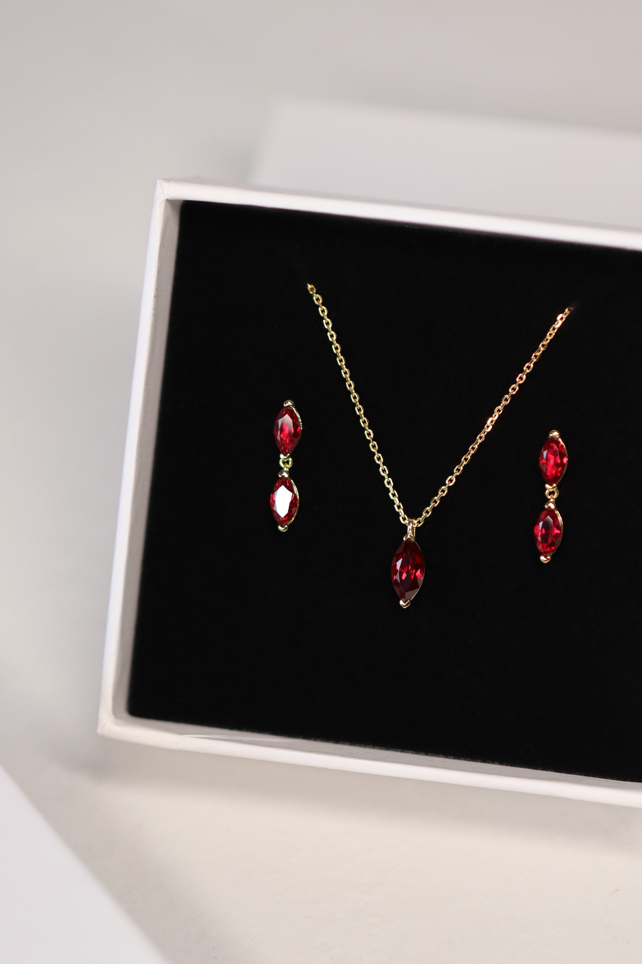 Diana Duo — Necklace &amp; Earrings in Gold