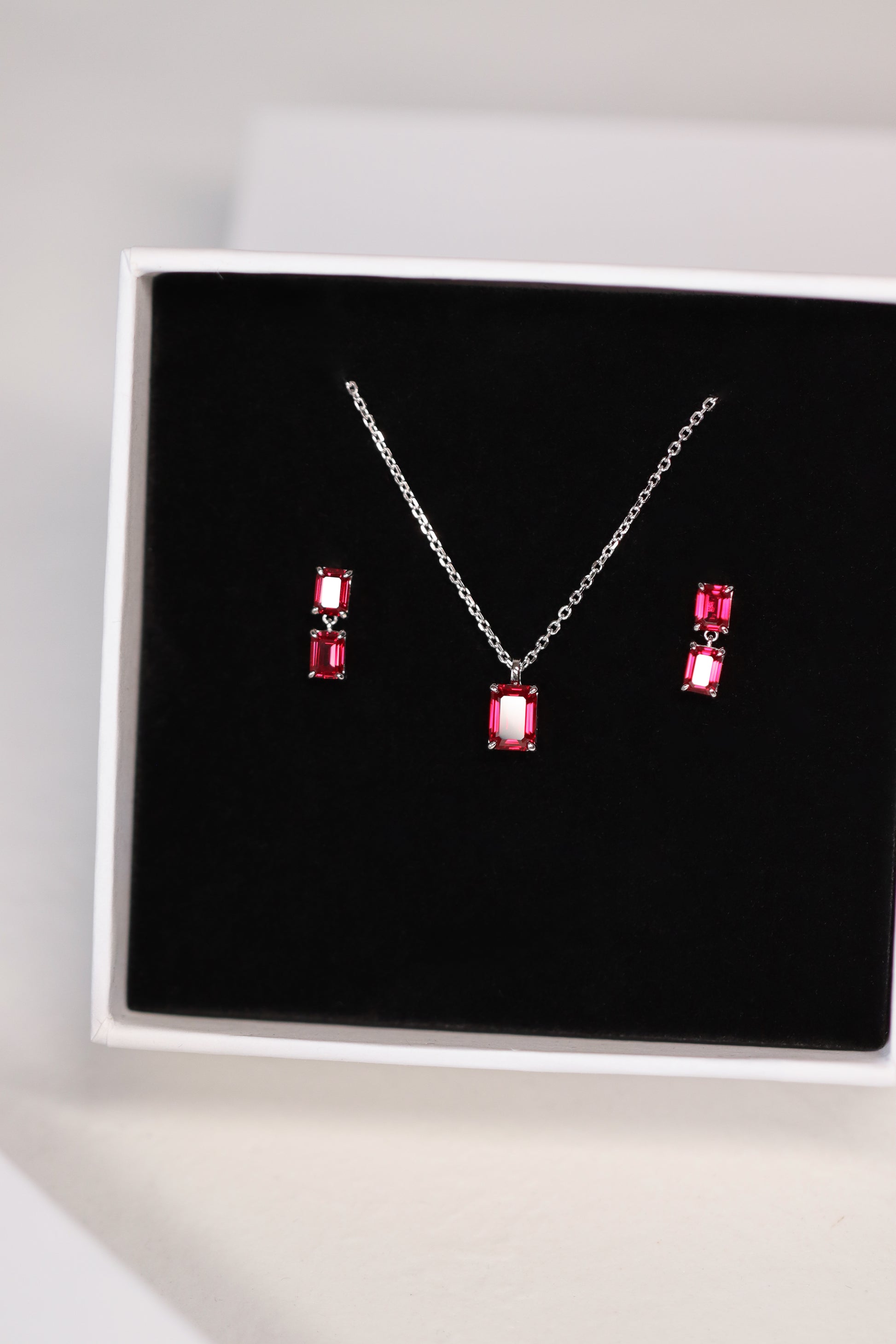 Dorothea Duo — Necklace &amp; Earrings in Silver